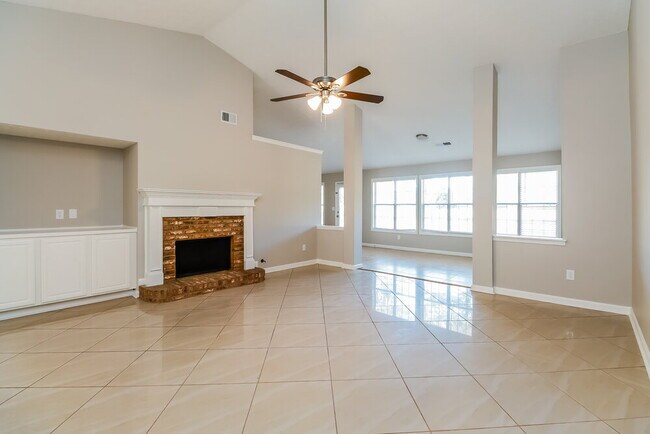 Building Photo - 30 Avonlea Dr