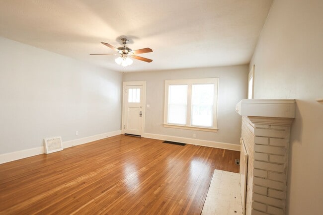 Building Photo - 1351 E Cherry St