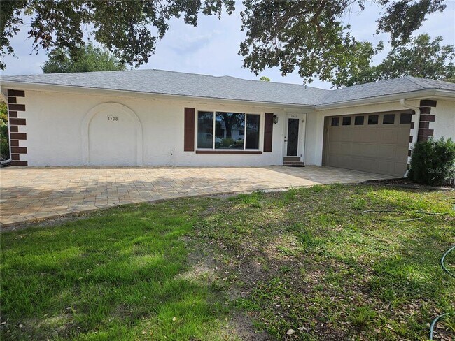 Foto del edificio - 1508 Flamingo Ln