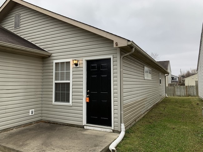 Building Photo - PENDING-Lovely Ranch in River Run!