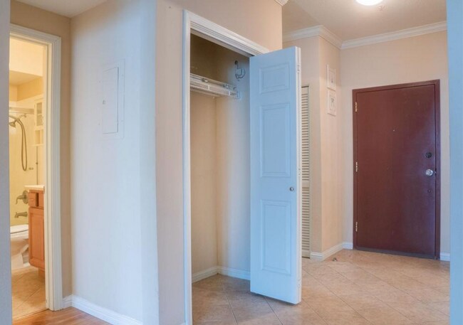 Foto del edificio - Charming 2 Bed, 2 Bath Condo in Santa Clara