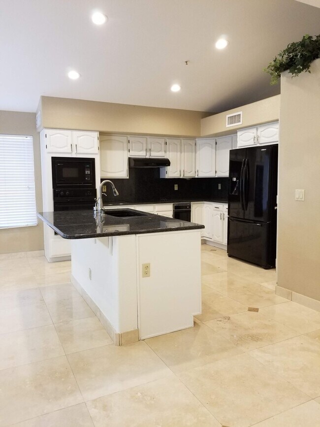 Foto del edificio - GORGEOUS Over 3500 SQFT 5 BED 4 BATH HOME in Scottsdale