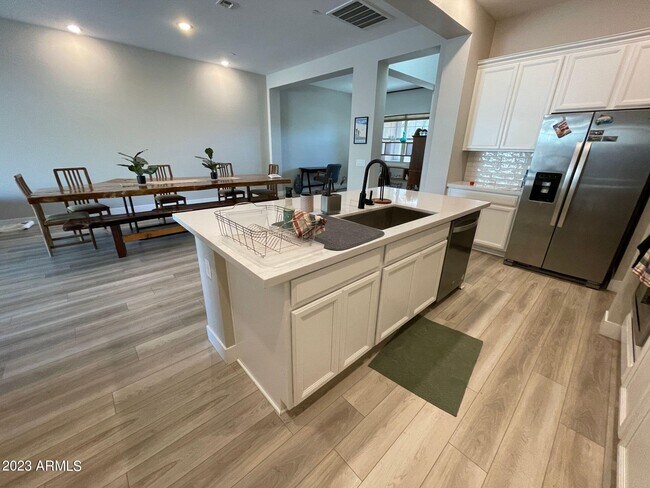 Building Photo - 14030 W Desert Flower Dr