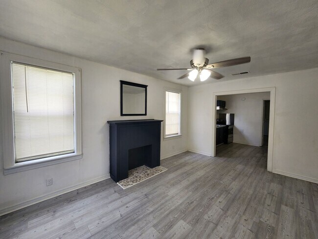 Building Photo - 3925 St Vincent Ave
