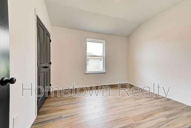 Building Photo - 500 N Cyn Ter