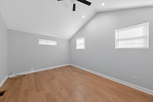 Foto del edificio - 225 Meadow Ln