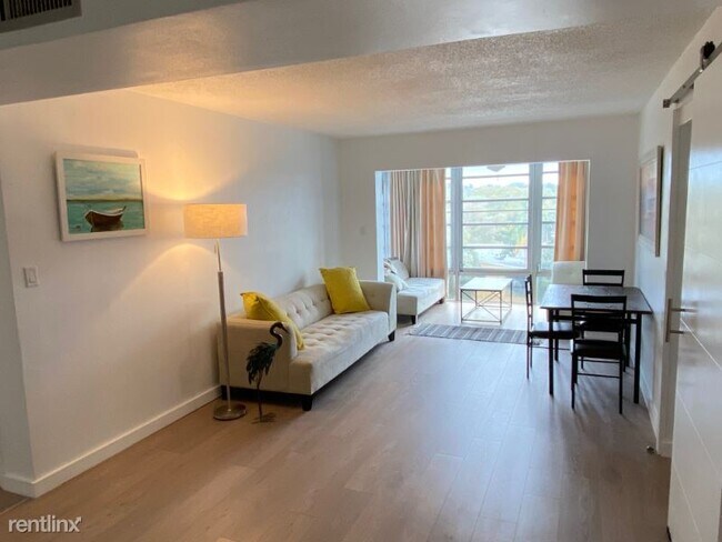 Building Photo - 2 br, 2 bath Condo - 100 Waverly way 403 U...