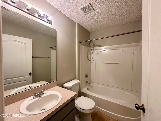 Foto del edificio - 6764 Gentle Oaks Dr