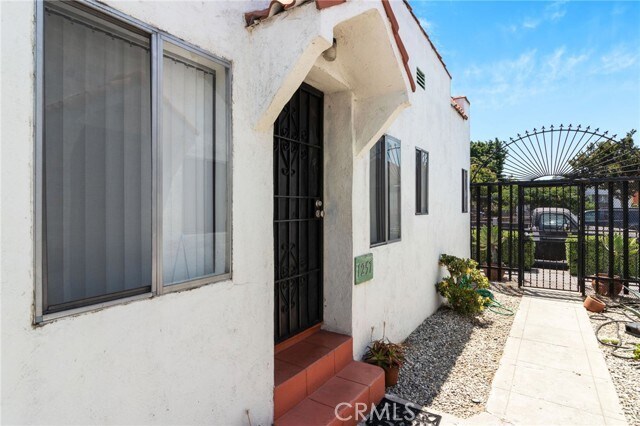 Foto del edificio - 1257 W 38th St