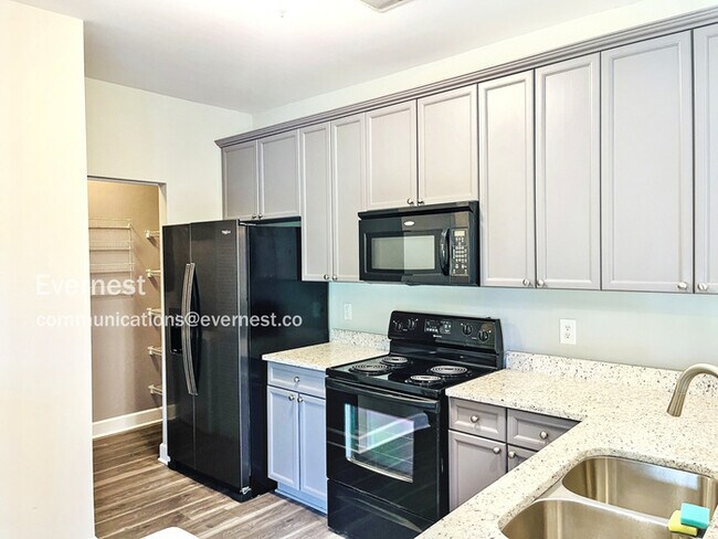 Building Photo - 7235 Althorp Way