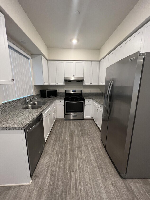 527 N Erie St Unit 527, Pomona, CA 91768 Room for Rent in Pomona, CA