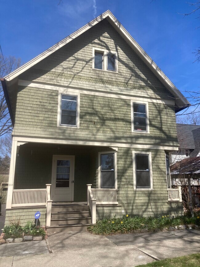 Building Photo - 208 Farm St