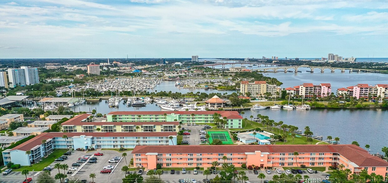 Primary Photo - Spacious Riverview 1B/1B Condo