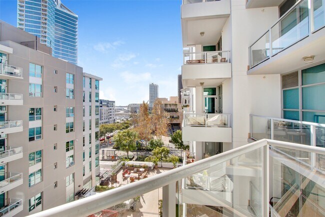 Foto del edificio - 253 10th Ave