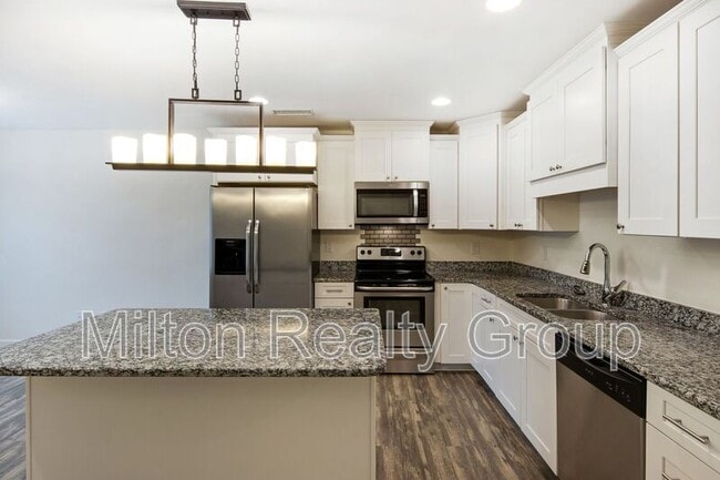 Building Photo - 100 Brickyard Ln