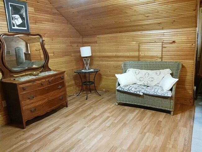 Foto del edificio - 104 S Johnson St