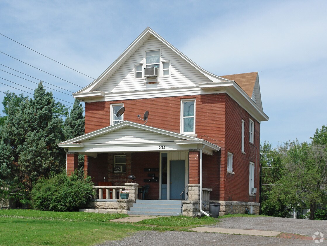 Primary Photo - 235 SW Tyler St
