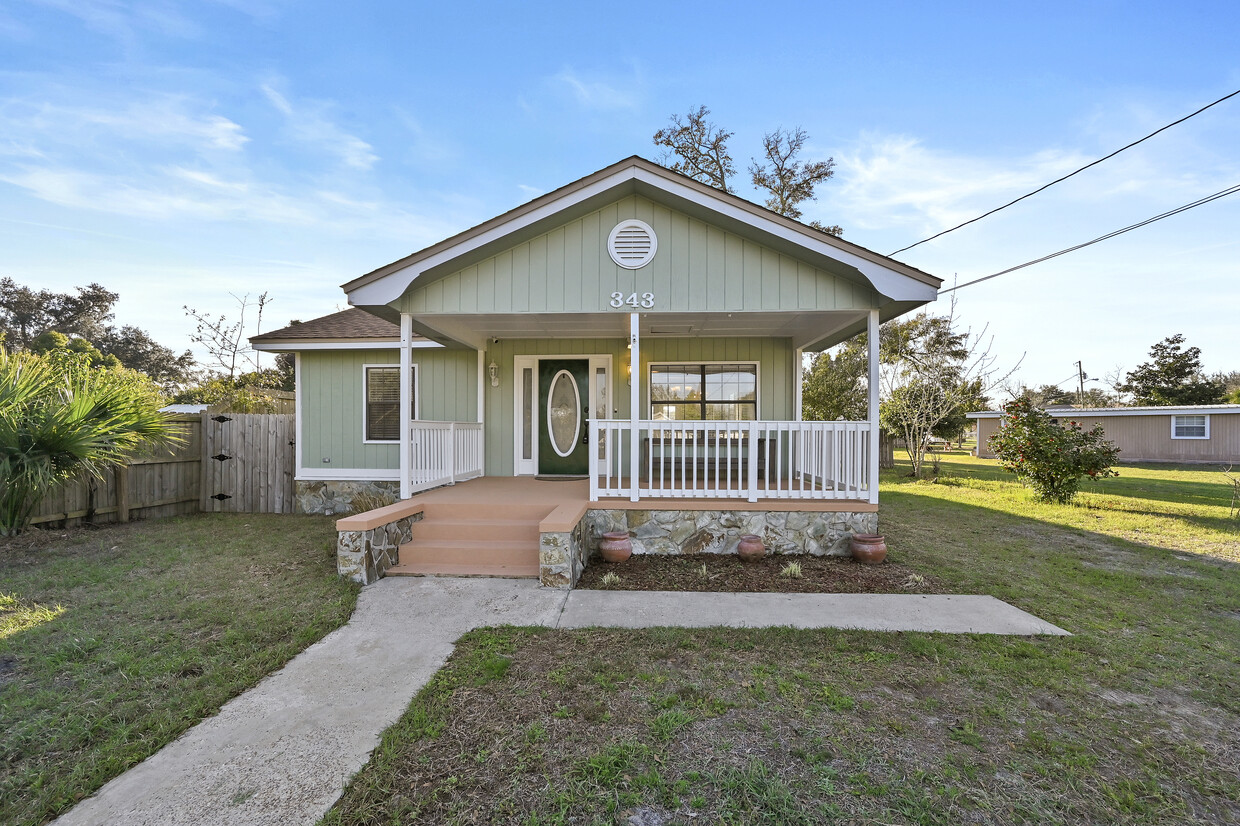 Front Porch - 343 Spring Ave