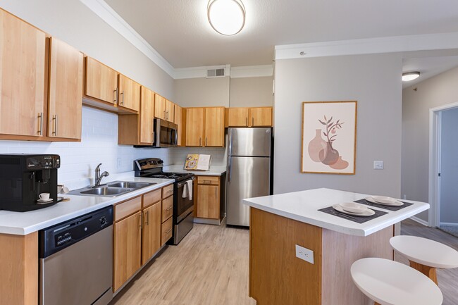 Cocina amplia - Bristol Village Apartments