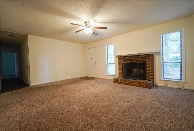 Foto del edificio - E. Charlotte - 3br 2ba Ranch w/Sunroom