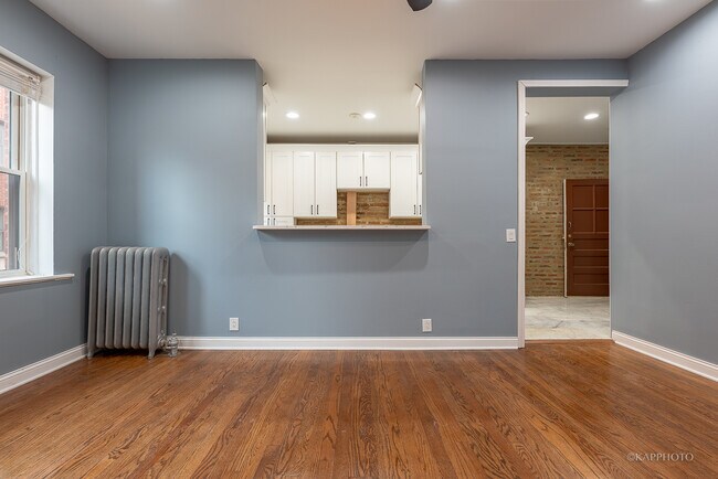 Foto del edificio - 1329 W Addison St