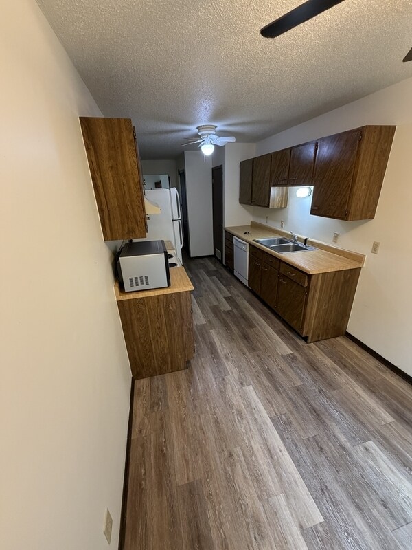 Building Photo - 512 Breezy Point Dr