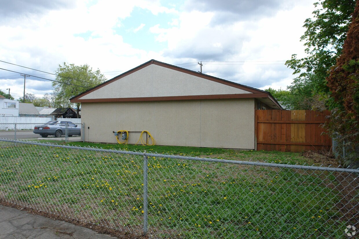 Foto del edificio - 2225 N Howard St