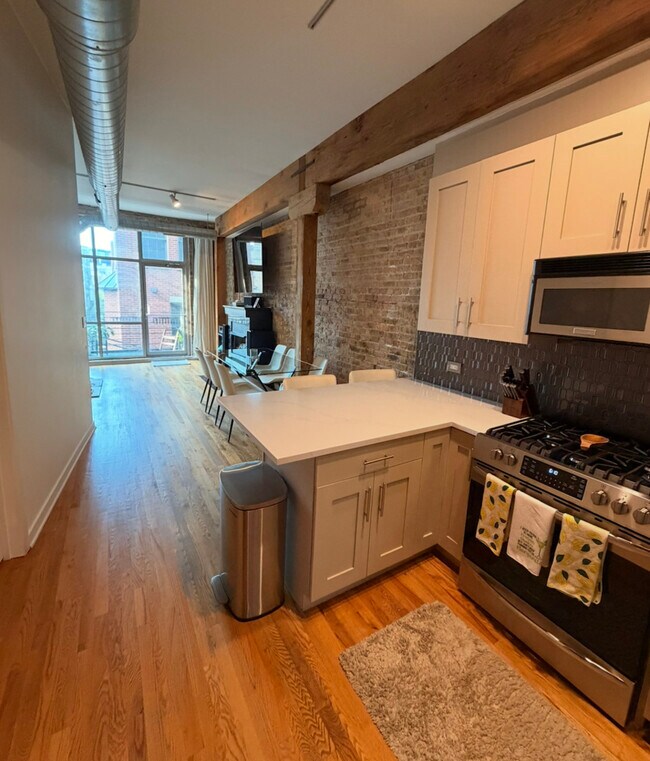 Foto del edificio - 1344 W Madison St