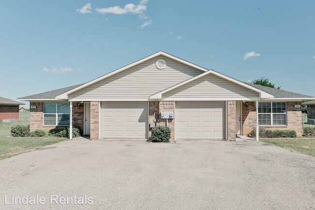 Building Photo - 16121 Rolling Meadows Dr