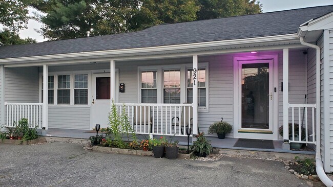 Building Photo - 921 Cottage St