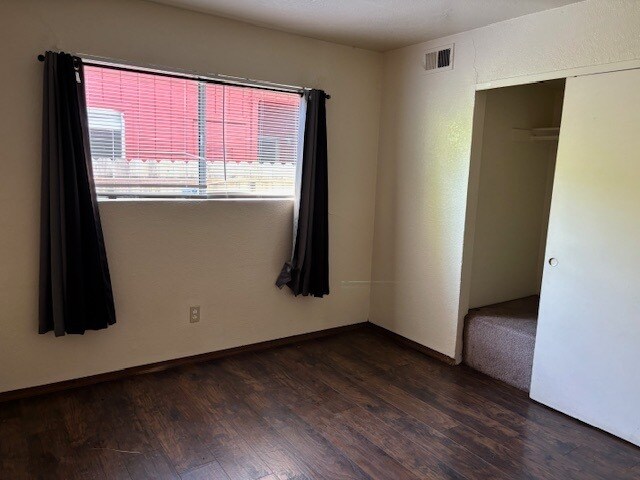 Foto del edificio - 6308-6312 Porterfield Ct