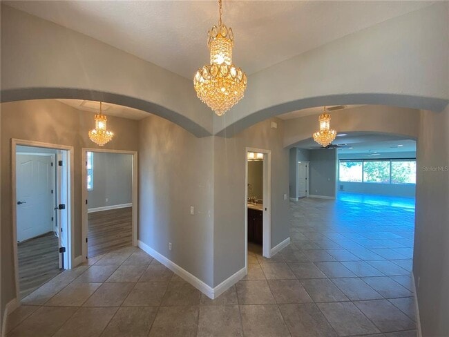 Building Photo - 627 Quinby Way