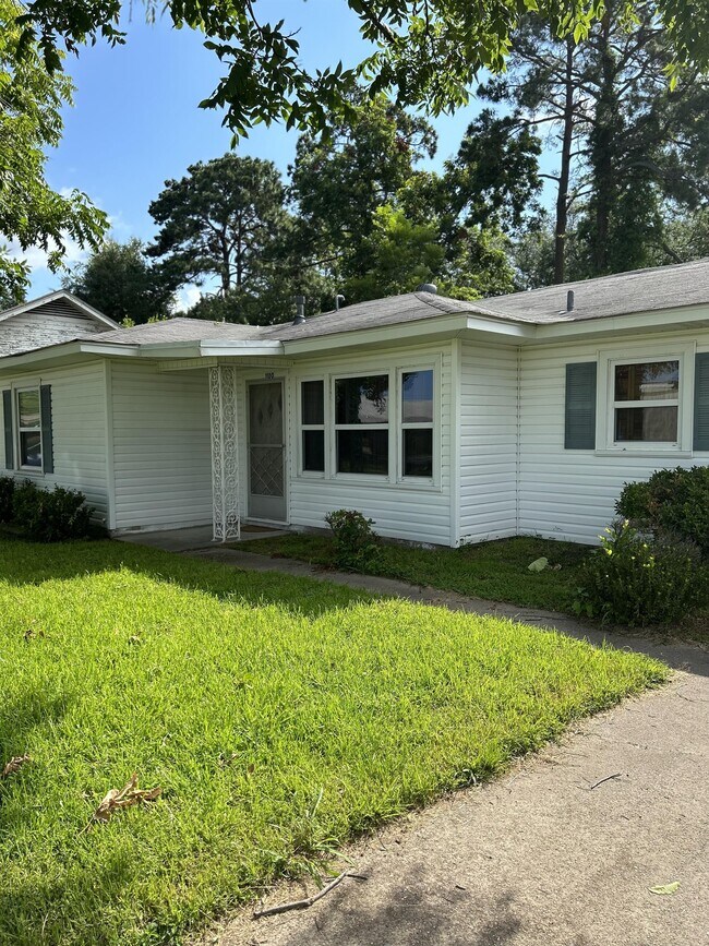 Building Photo - 1100 Cole Ave