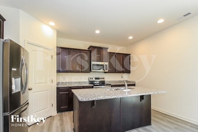 Foto del edificio - 5704 Beaver Pond Tl