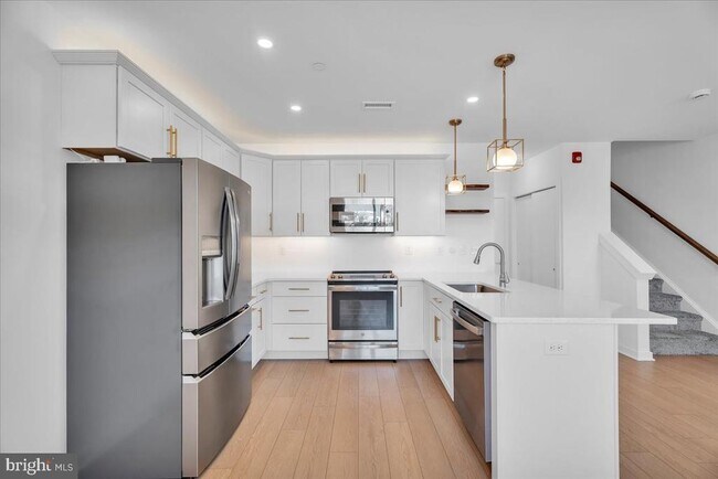 Foto del edificio - 904 Riverplace Dr