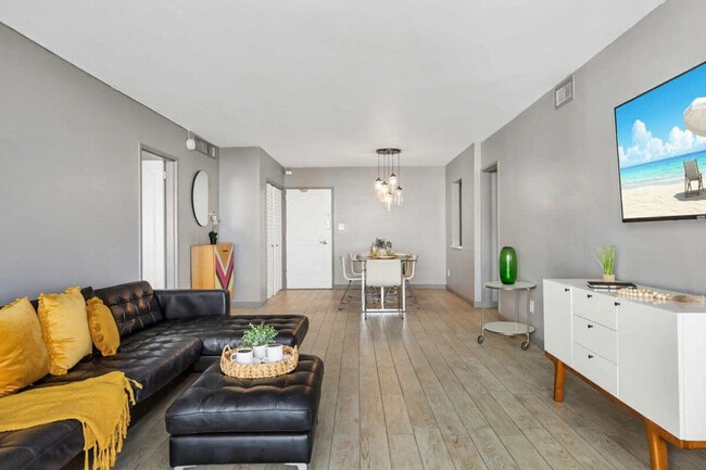 Building Photo - 5151 Collins Ave