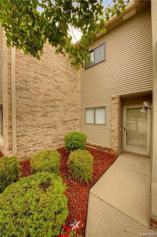 Building Photo - 42557 Lilley Pointe Dr