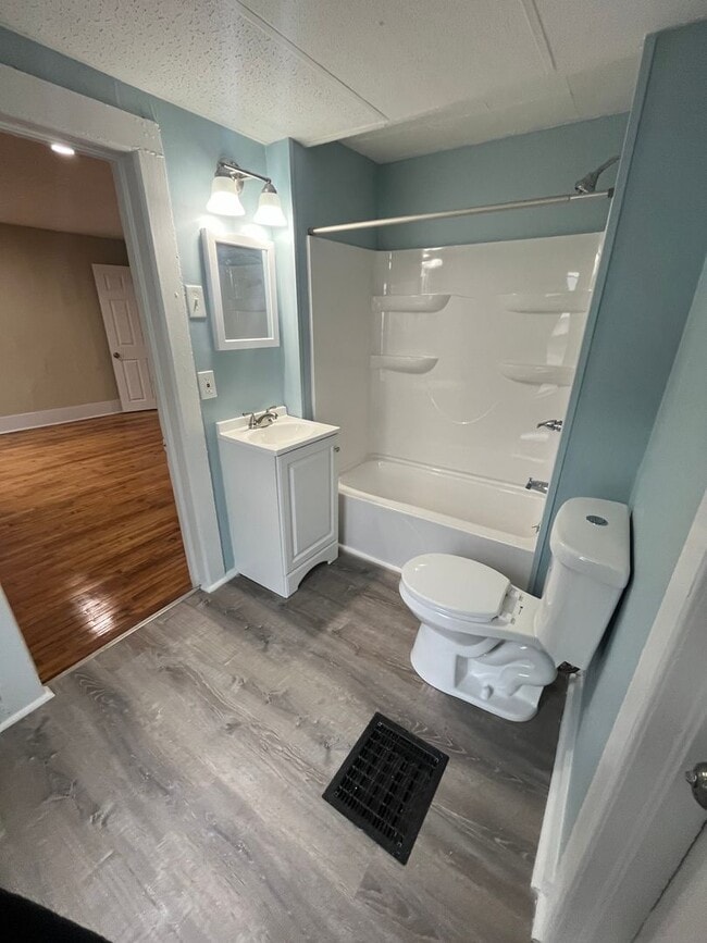 Building Photo - Beautiful 1-bedroom first-floor apartment located on peaceful Pittsfield Street