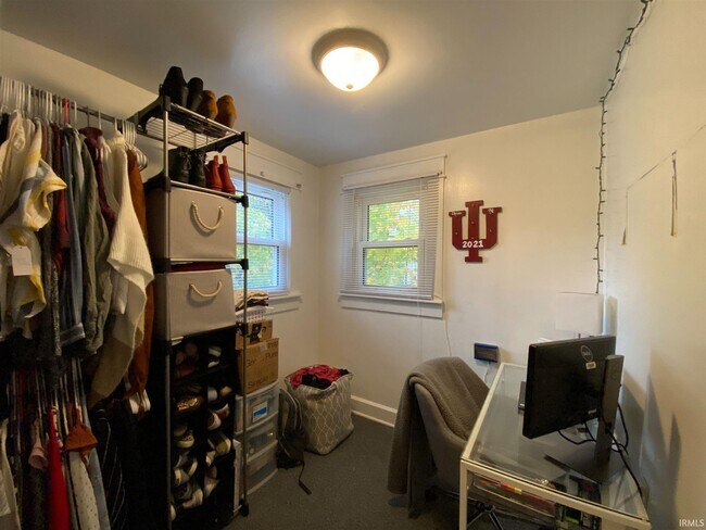 Building Photo - 315 E University St