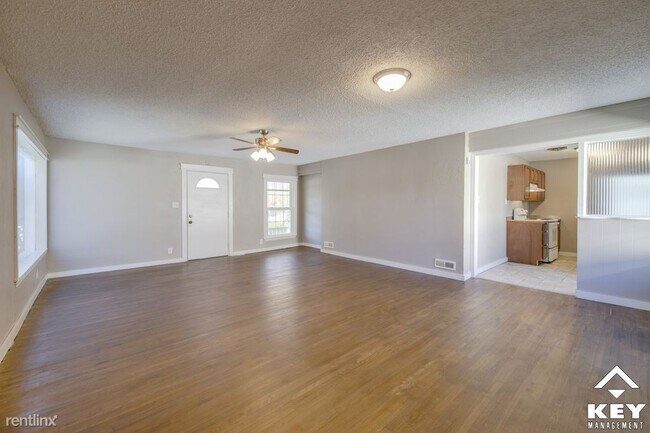 Foto del edificio - 2 br, 1 bath Townhome - 2658 E Grail St