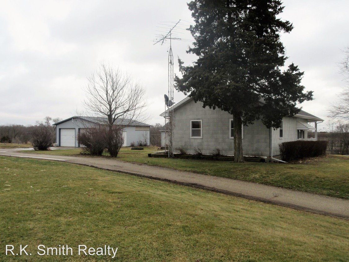 Primary Photo - 3 br, 1 bath House - 1045 S. County Road J