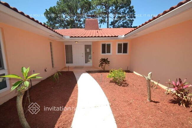 Building Photo - 3705 Pin Oaks St