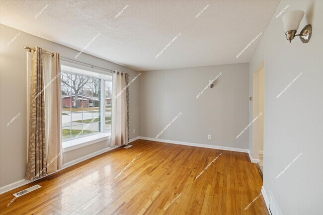 Foto del edificio - Beautiful 3-bedroom, 1.5-bathroom Colonial Home for Rent in Westland!