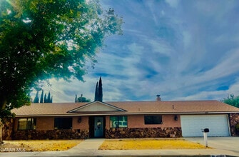 Building Photo - 42807 Sachs Dr