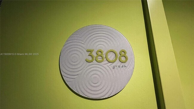 Foto del edificio - 501 NE 31st St