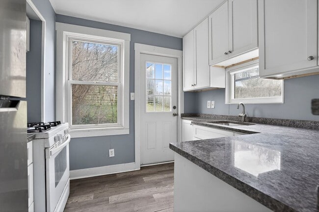 Building Photo - 217 Reifert St