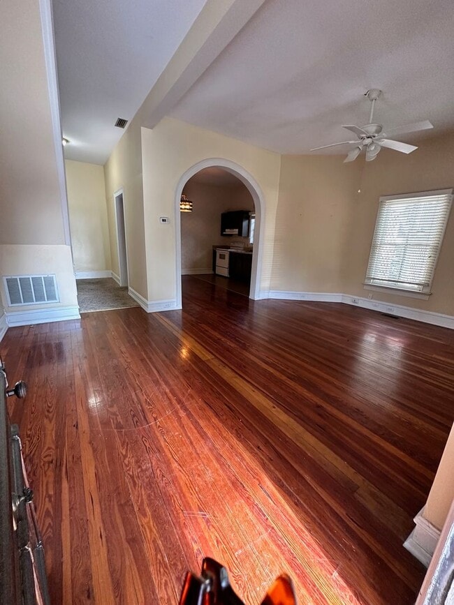 Building Photo - Downtown Fernandina Beach! Sunny 2 Story!