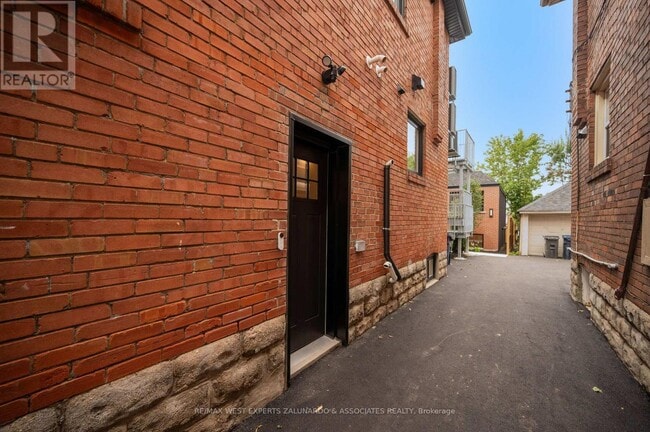 Building Photo - 412 Glenholme Ave