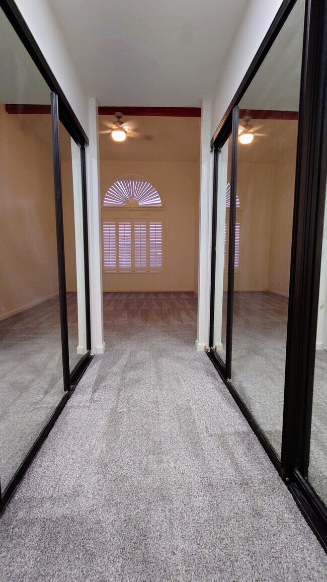 Building Photo - 12260 Corte Sabio