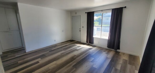 Living Room/ Entry - 255 Woodbridge Ave